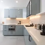Bj 푼샬